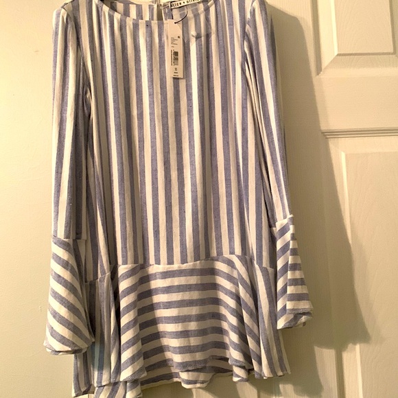 Alice + Olivia blue & white linen blend top, XS